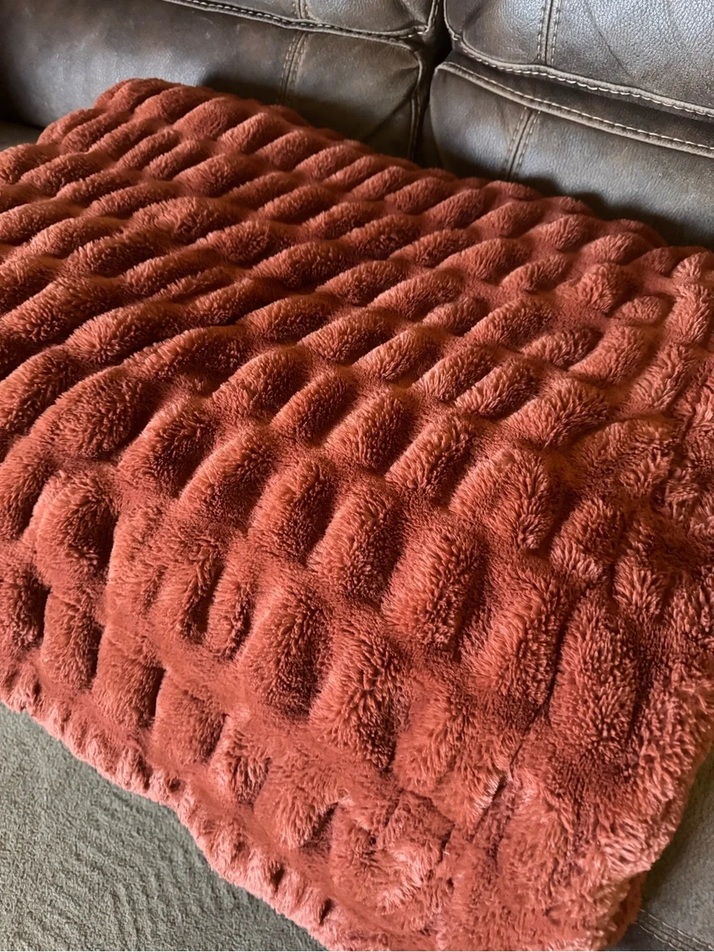 lola selling large
